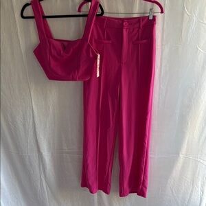 NWT Bubblegum/Barbie pink 2 piece pant suit. Size Medium (6)